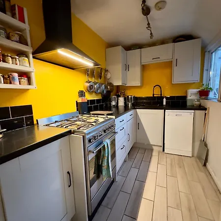 Ben & Maria'S Guesthouse Бат Экстерьер фото